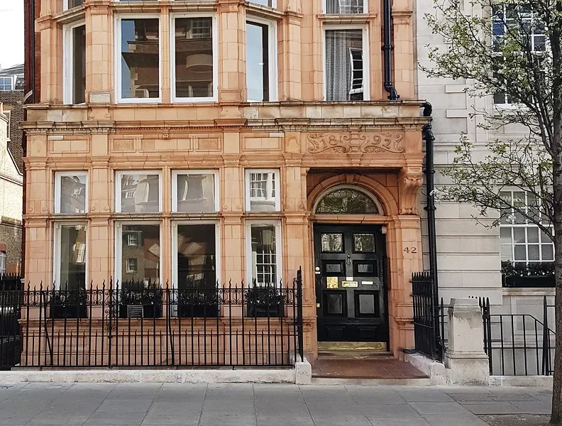 The entrance of 42 Harley Street, London, home of Brazilian Smile.